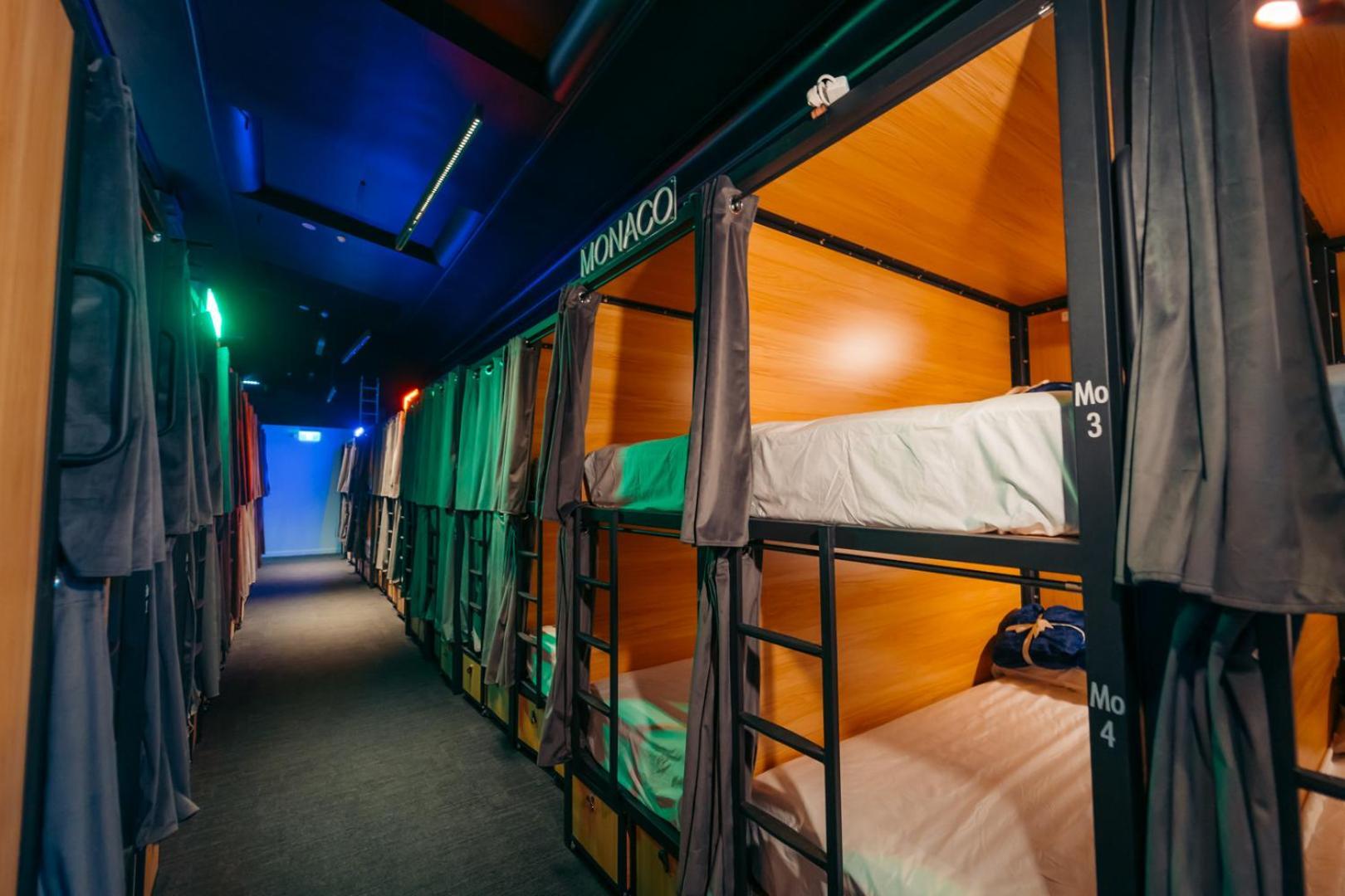 Capsuleaccom Hostel Gold Coast Esterno foto