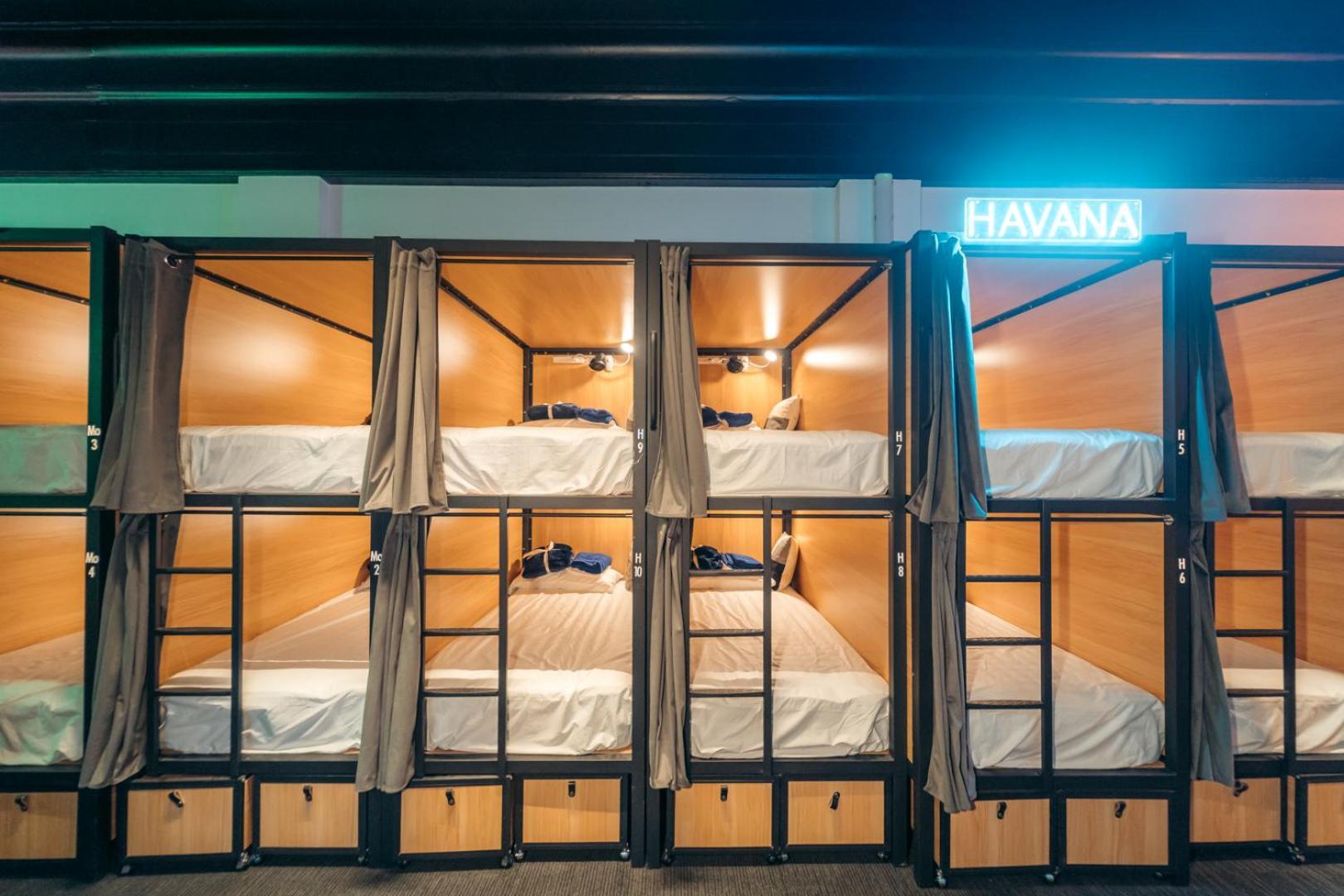 Capsuleaccom Hostel Gold Coast Esterno foto