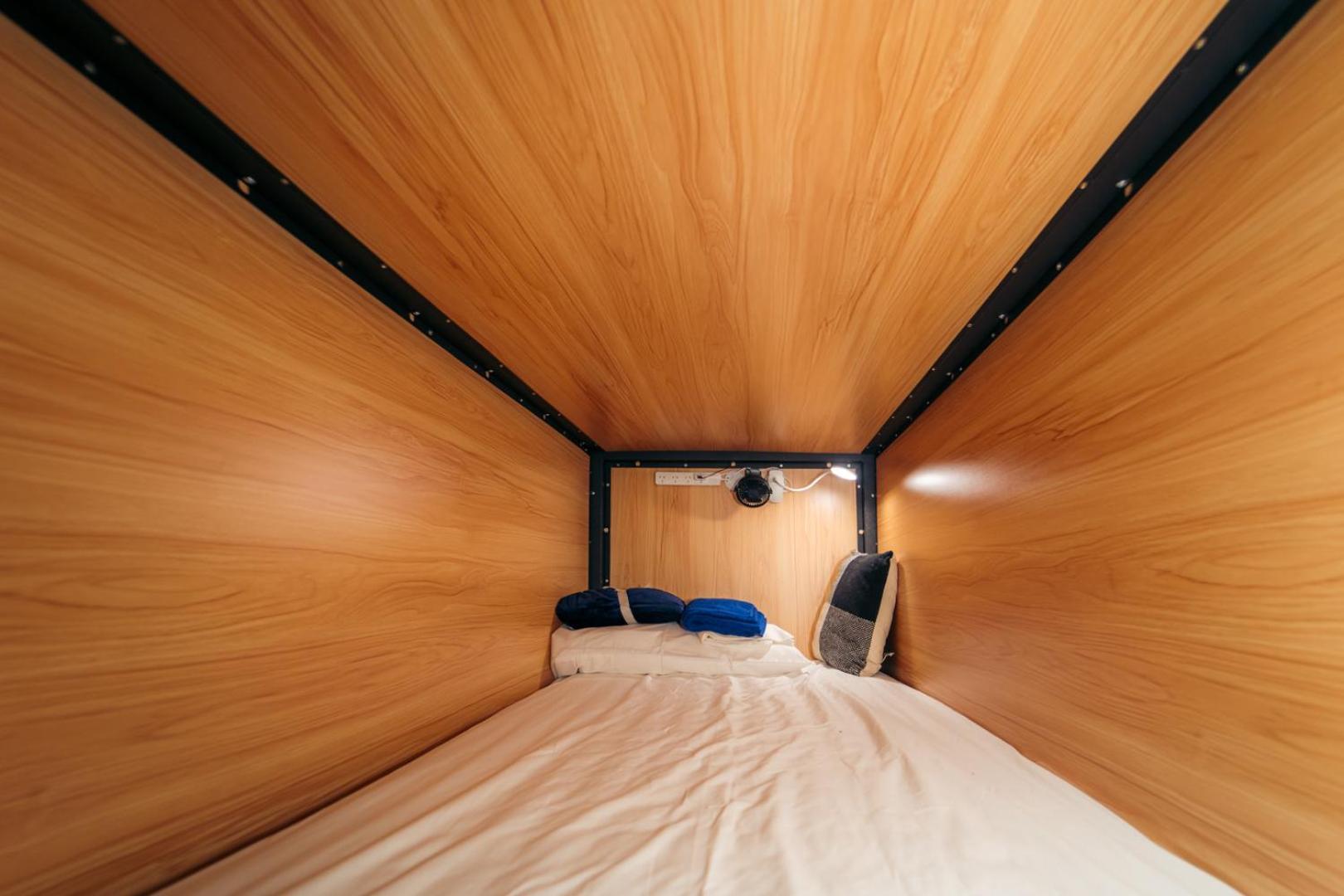 Capsuleaccom Hostel Gold Coast Esterno foto