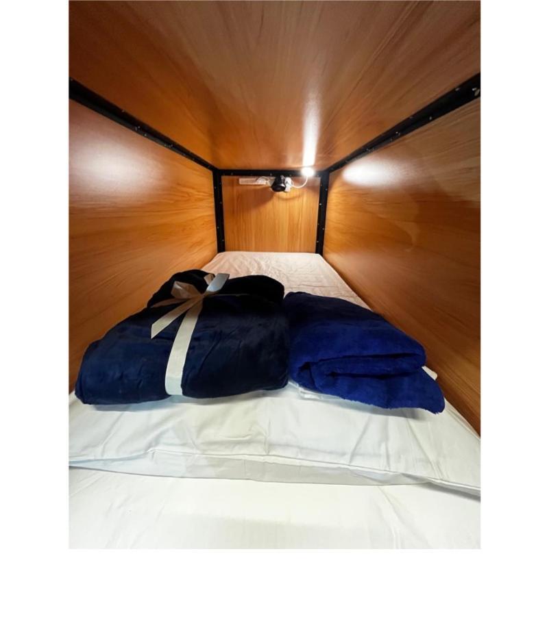 Capsuleaccom Hostel Gold Coast Esterno foto