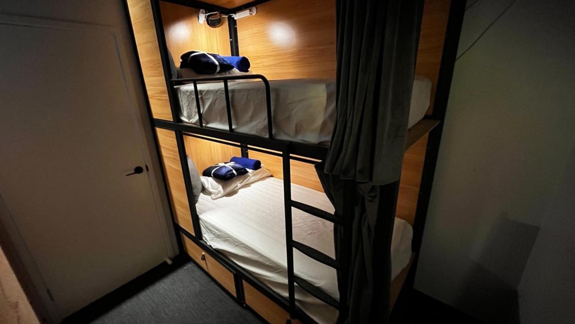 Capsuleaccom Hostel Gold Coast Esterno foto